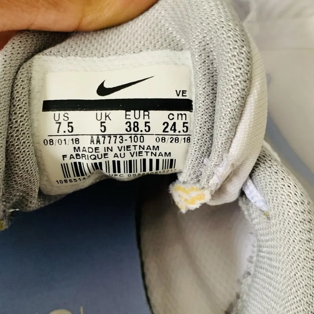 Nike Shoes In Season TR-8 Women 7.5 White Half Blue‎ Athletic Training Sneaker